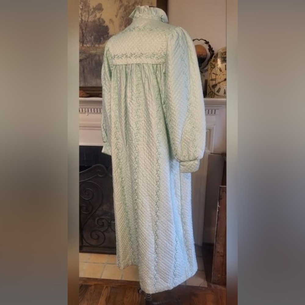 Quilted Robe / Costume - Picture 3 of 6